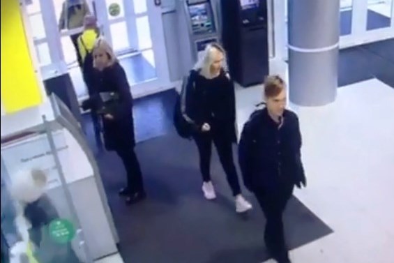 Молодая пара подозревается в краже из офиса в Улан-Удэ ► Молодая пара подозревается в краже из офиса в Улан-Удэ ►
