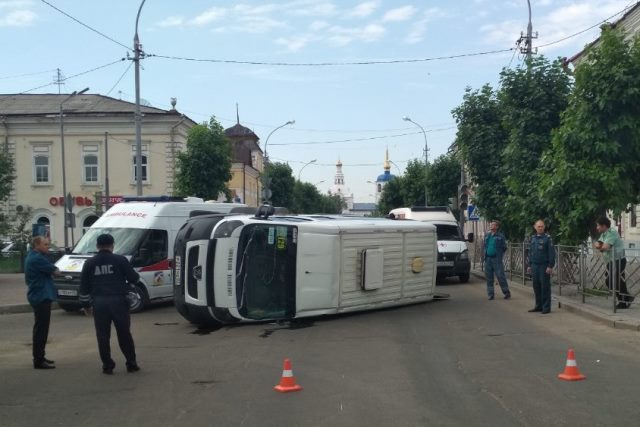 Автобус с пассажирами перевернулся в центре Улан-Удэ ► Автобус с пассажирами перевернулся в центре Улан-Удэ ►
