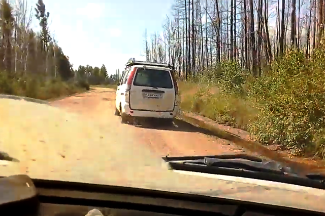 На видео попала погоня за сбившей следователя женщиной в Бурятии На видео попала погоня за сбившей следователя женщиной в Бурятии