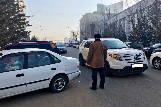 В центре Улан-Удэ произошло ДТП с участием бывшего директора приборостроительного завода В центре Улан-Удэ произошло ДТП с участием бывшего директора приборостроительного завода