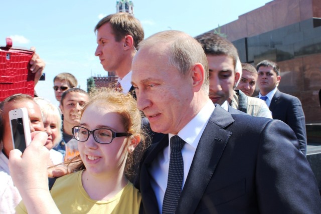 Путин освободил от НДФЛ материальную помощь студентам Путин освободил от НДФЛ материальную помощь студентам
