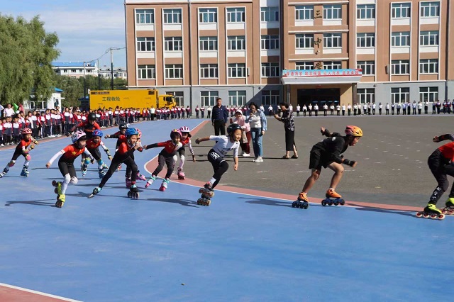 Первая в Китае спортивная школа по шорт–треку с 12–летним непрерывным циклом обучения приняла первых учеников Первая в Китае спортивная школа по шорт–треку с 12–летним непрерывным циклом обучения приняла первых учеников