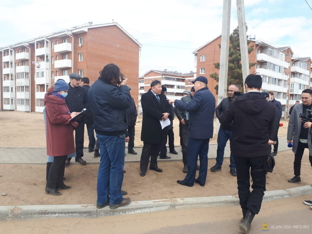 В Улан-Удэ проверили качество ремонта дорог в сотых кварталах В Улан-Удэ проверили качество ремонта дорог в сотых кварталах