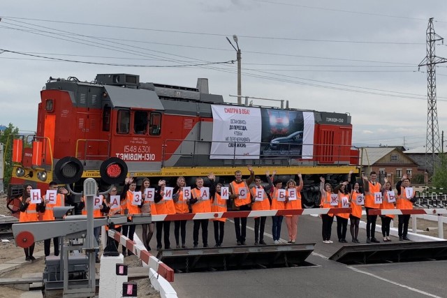 В Улан-Удэ улицу с постоянными пробками перекрывали для флешмоба В Улан-Удэ улицу с постоянными пробками перекрывали для флешмоба