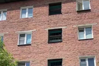 В Улан-Удэ в многоквартирном доме вновь взорвался самогонный аппарат В Улан-Удэ в многоквартирном доме вновь взорвался самогонный аппарат