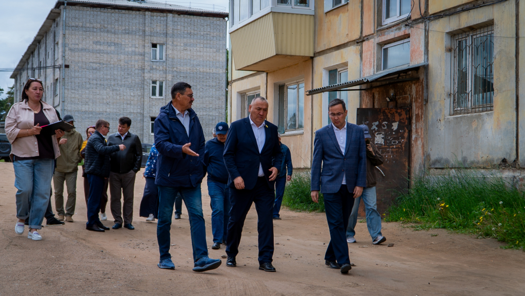 Депутаты Улан–Удэнского горсовета провели выезд в микрорайоны бывших военных городков Депутаты Улан–Удэнского горсовета провели выезд в микрорайоны бывших военных городков