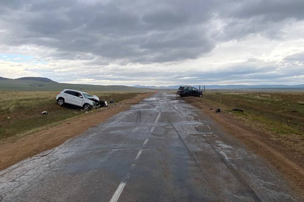 В Бурятии злостный нарушитель устроил ДТП с погибшей и пострадавшими пассажирами В Бурятии злостный нарушитель устроил ДТП с погибшей и пострадавшими пассажирами