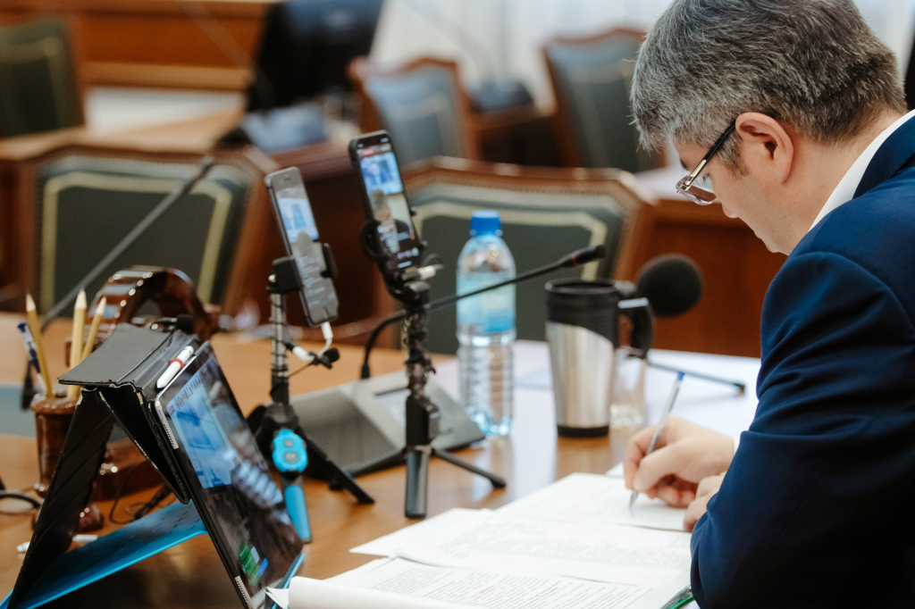 Глава Бурятии проведет прямой эфир в своих соцсетях Глава Бурятии проведет прямой эфир в своих соцсетях