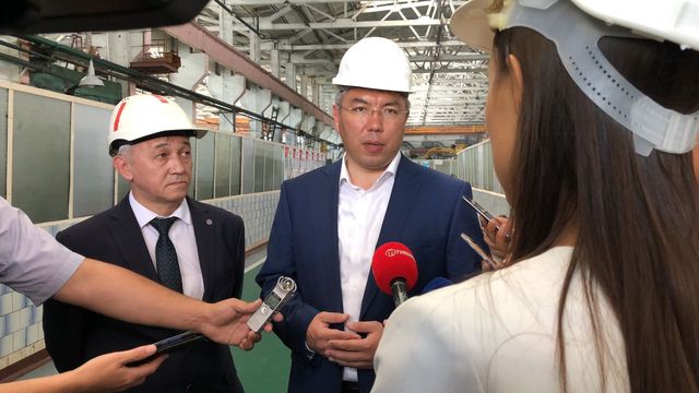 Улан-Удэнский ЛВРЗ увеличит в этом году сумму налогов в бюджет Бурятии Улан-Удэнский ЛВРЗ увеличит в этом году сумму налогов в бюджет Бурятии