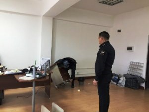 За долг около 100 млн рублей у строительной фирмы в Улан-Удэ арестовали офисную технику и мебель За долг около 100 млн рублей у строительной фирмы в Улан-Удэ арестовали офисную технику и мебель