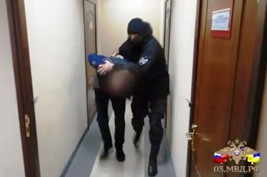 Банда молодых людей обворовали гаражи улан-удэнцев на миллион рублей ► Банда молодых людей обворовали гаражи улан-удэнцев на миллион рублей ►