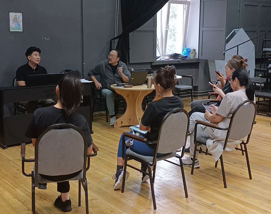 На сцене Буряад театра будет дана премьера поэтической драмы, посвящённой народному поэту Дамбе Жалсараеву На сцене Буряад театра будет дана премьера поэтической драмы, посвящённой народному поэту Дамбе Жалсараеву