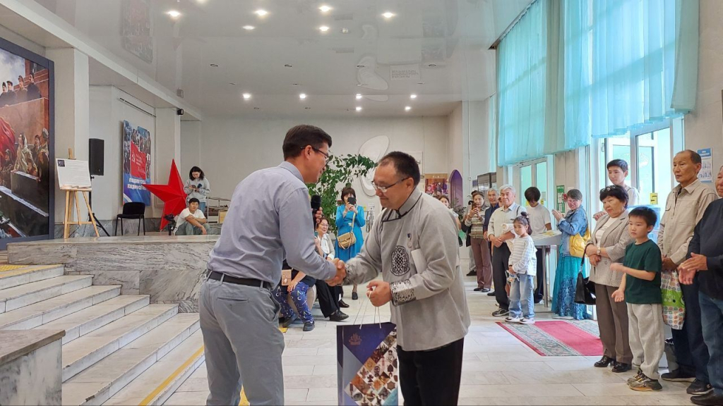 В Улан–Удэ открылась выставка «Крылатый Загалмай» В Улан–Удэ открылась выставка «Крылатый Загалмай»