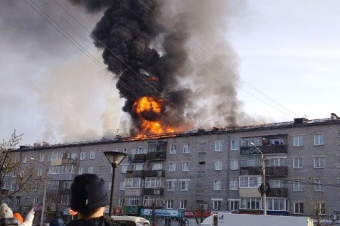В жилой пятиэтажке Улан-Удэ бушует пожар ► (ОБНОВЛЕНО В 16:30) В жилой пятиэтажке Улан-Удэ бушует пожар ► (ОБНОВЛЕНО В 16:30)