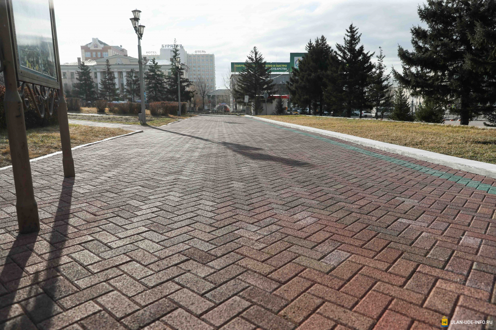 В Улан-Удэ плитку с площади Советов применили повторно В Улан-Удэ плитку с площади Советов применили повторно