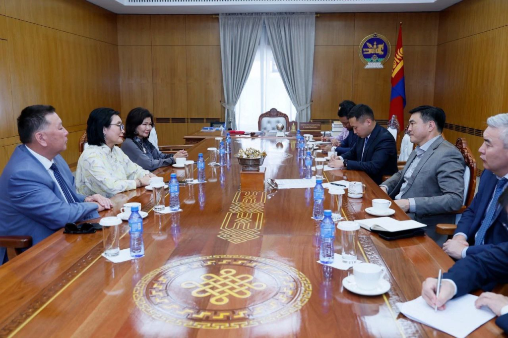 Вице–премьер Монголии обсудил с делегацией Бурятии перспективы для расширения сотрудничества Вице–премьер Монголии обсудил с делегацией Бурятии перспективы для расширения сотрудничества