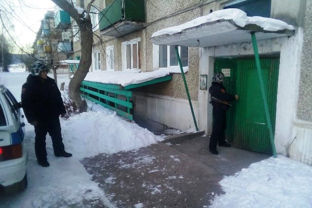 Девушка-подросток с ножом пришла разбираться к пенсионеру за знакомого-грабителя Девушка-подросток с ножом пришла разбираться к пенсионеру за знакомого-грабителя