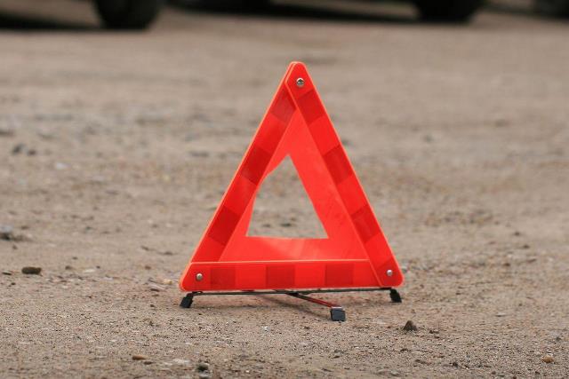 В Бурятии трое мужчин пострадали в «ВАЗе», врезавшись в дерево В Бурятии трое мужчин пострадали в «ВАЗе», врезавшись в дерево