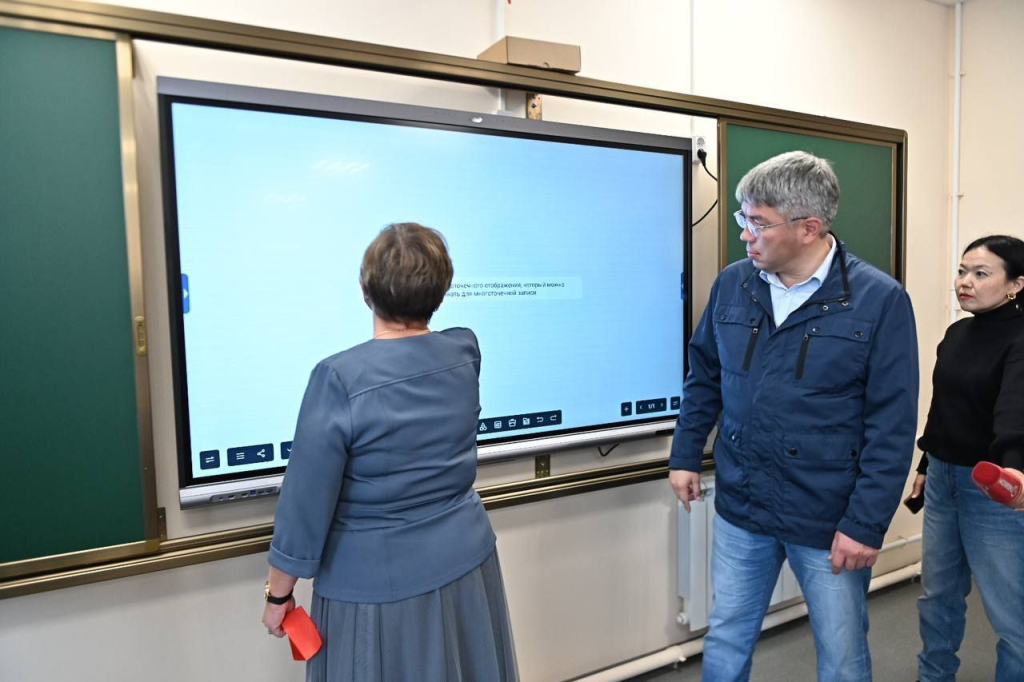 Глава Бурятии принял участие в торжественном открытии Бичурской школы № 3 после ремонта по нацпроекту Глава Бурятии принял участие в торжественном открытии Бичурской школы № 3 после ремонта по нацпроекту