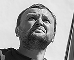 Купола на кафедральном соборе сделаны из нержавеющей стали покрытой нитрид титаном, а полностью крыша собора будет закрываться двадцатью тоннами меди Купола на кафедральном соборе сделаны из нержавеющей стали покрытой нитрид титаном, а полностью крыша собора будет закрываться двадцатью тоннами меди