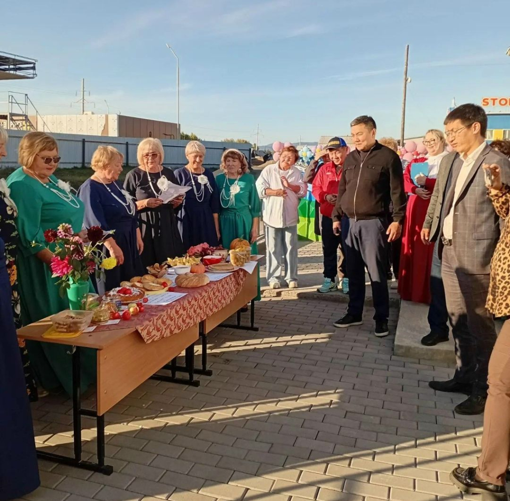 Депутат горсовета Улан–Удэ посетил праздник в микрорайоне Солдатский Депутат горсовета Улан–Удэ посетил праздник в микрорайоне Солдатский
