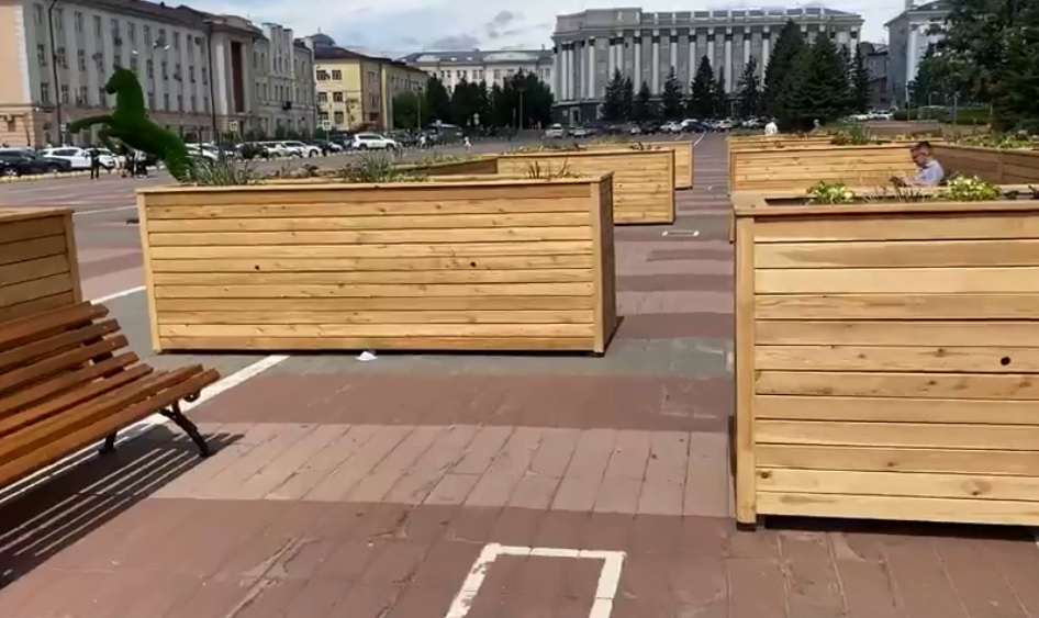 Беседки со скамейками установили на площади Советов Беседки со скамейками установили на площади Советов