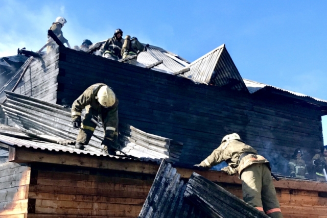 Огнеборцы ликвидировали крупный пожар в коттедже в пригороде Улан-Удэ Огнеборцы ликвидировали крупный пожар в коттедже в пригороде Улан-Удэ