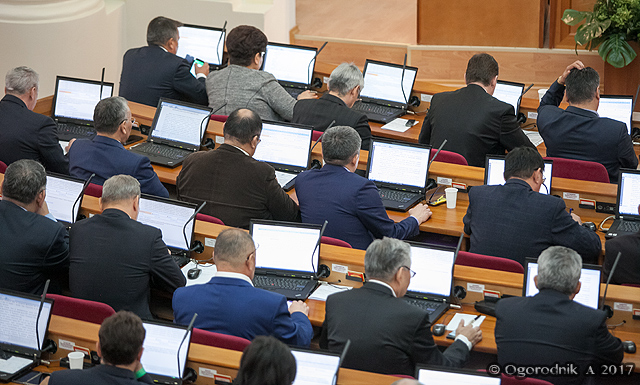 Народный Хурал Бурятии рассматривает законопроект о поправках в Конституцию Народный Хурал Бурятии рассматривает законопроект о поправках в Конституцию