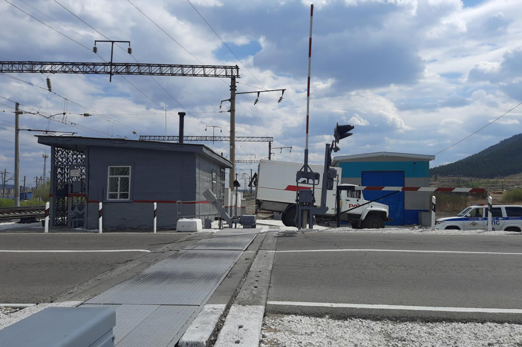 В Бурятии нетрезвый мотоциклист протаранил заграждение перед железной дорогой В Бурятии нетрезвый мотоциклист протаранил заграждение перед железной дорогой