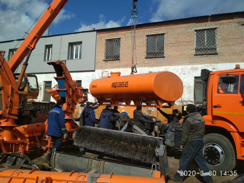 В Улан-Удэ для дезинфекции улиц переоборудуют коммунальную технику В Улан-Удэ для дезинфекции улиц переоборудуют коммунальную технику