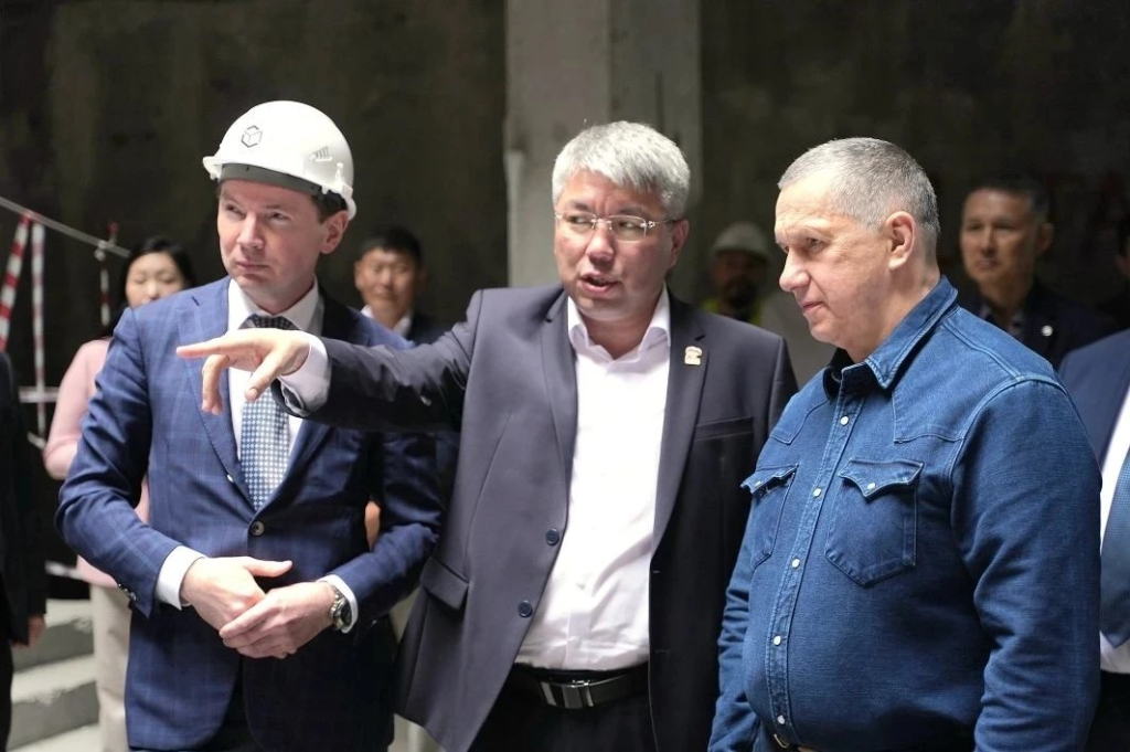 Юрий Трутнев посетил стройки объектов по мастер-плану Улан-Удэ Юрий Трутнев посетил стройки объектов по мастер-плану Улан-Удэ