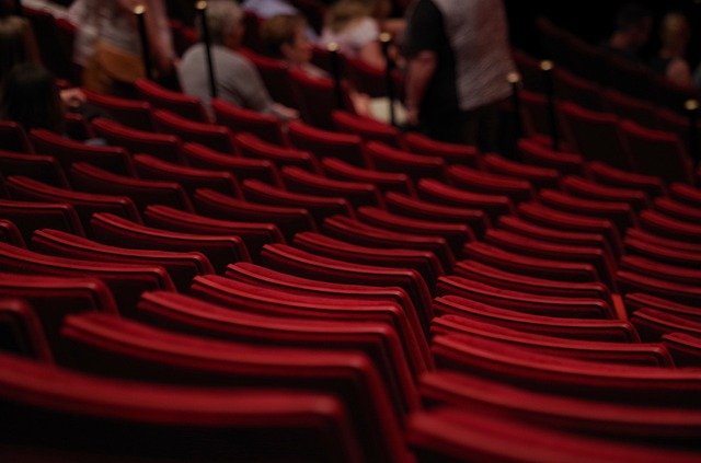 Театрам и кинотеатрам Бурятии разрешили повысить загрузку залов до 50% Театрам и кинотеатрам Бурятии разрешили повысить загрузку залов до 50%