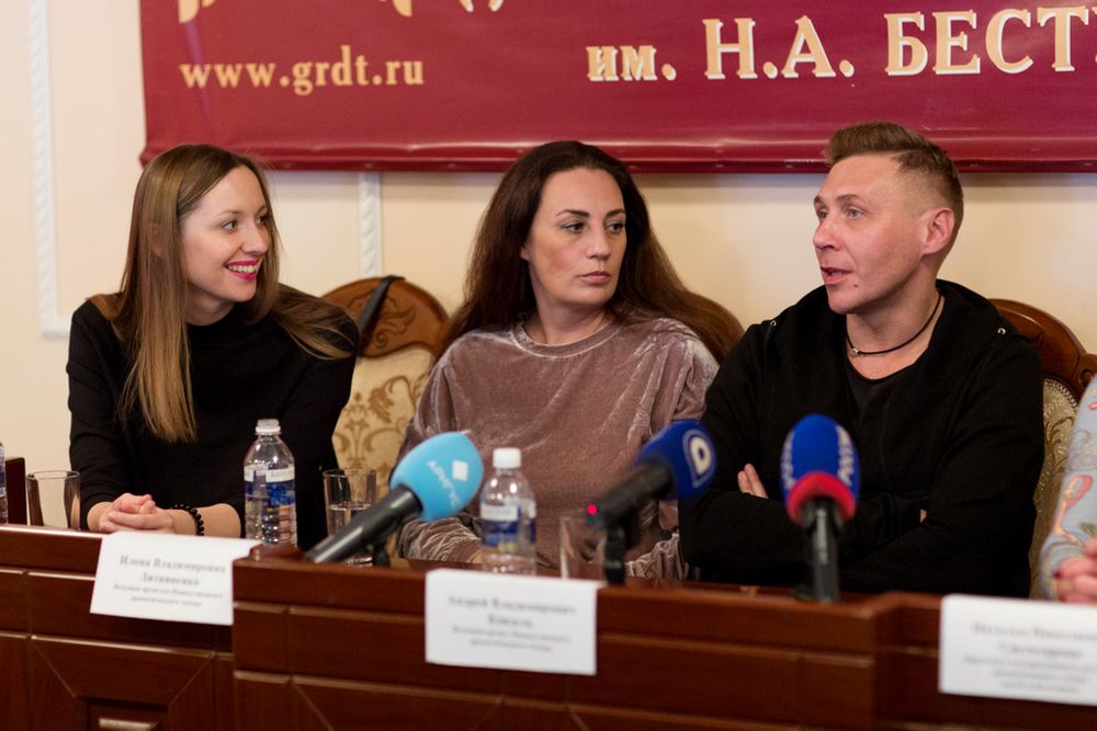 "Надеемся, что доставим вам удовольствие": в Улан-Удэ прибыл Новокузнецкий драматический театр "Надеемся, что доставим вам удовольствие": в Улан-Удэ прибыл Новокузнецкий драматический театр