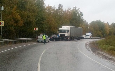 В Кабанском районе Бурятии в ДТП с грузовиком погибли парень и девушка В Кабанском районе Бурятии в ДТП с грузовиком погибли парень и девушка