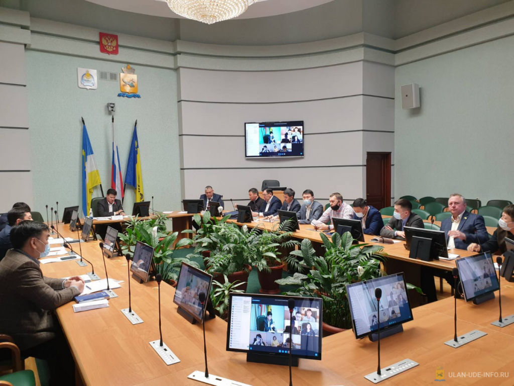 Улан-удэнские депутаты остались недовольны сроками торгов на строительство детских площадок Улан-удэнские депутаты остались недовольны сроками торгов на строительство детских площадок