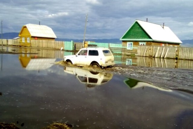 В Бурятии река затопила населенный пункт (ФОТО) В Бурятии река затопила населенный пункт (ФОТО)