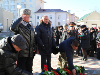 В Бурятии почтили память погибших при выполнении служебных обязанностей В Бурятии почтили память погибших при выполнении служебных обязанностей