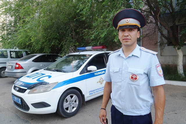 В Бурятии сотрудник ГИБДД помог доставить в больницу ребенка ► В Бурятии сотрудник ГИБДД помог доставить в больницу ребенка ►