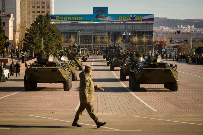 В Улан-Удэ прошла репетиция парада Победы В Улан-Удэ прошла репетиция парада Победы