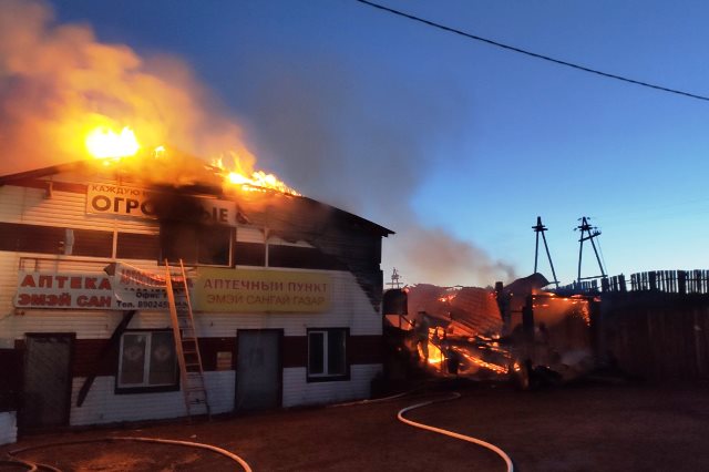 В Бурятии ликвидировали крупный пожар на площади свыше 1000 кв.м. ► В Бурятии ликвидировали крупный пожар на площади свыше 1000 кв.м. ►