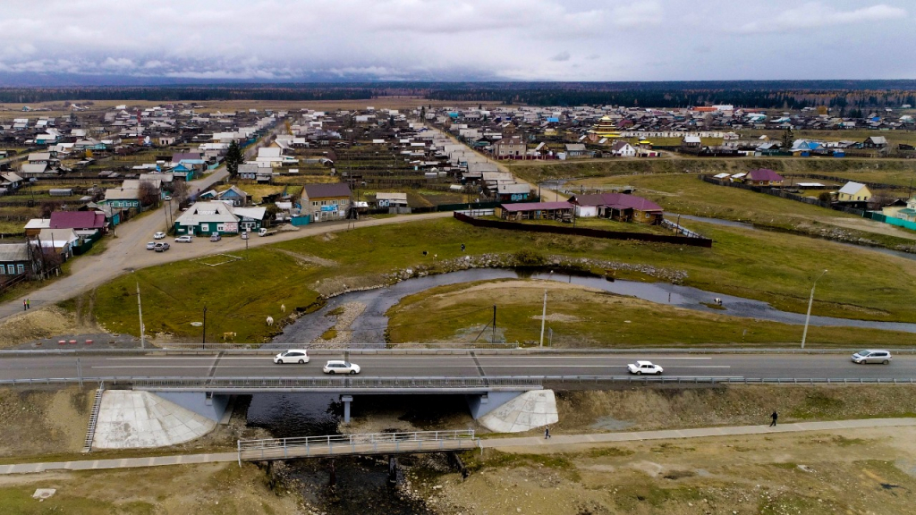 Около поселка Кырен досрочно открыли отремонтированный мост Около поселка Кырен досрочно открыли отремонтированный мост