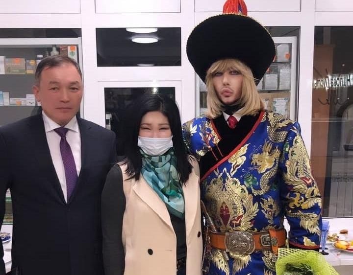 Сергей Зверев приехал на открытие дома культуры в бурятском селе Сергей Зверев приехал на открытие дома культуры в бурятском селе