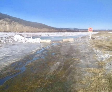 В Бурятии закрылась первая ледовая переправа В Бурятии закрылась первая ледовая переправа