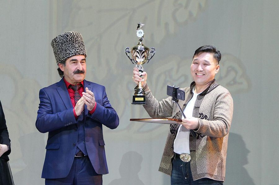 Певец из Бурятии получил гран-при на международном конкурсе «Золотая Лира» Певец из Бурятии получил гран-при на международном конкурсе «Золотая Лира»