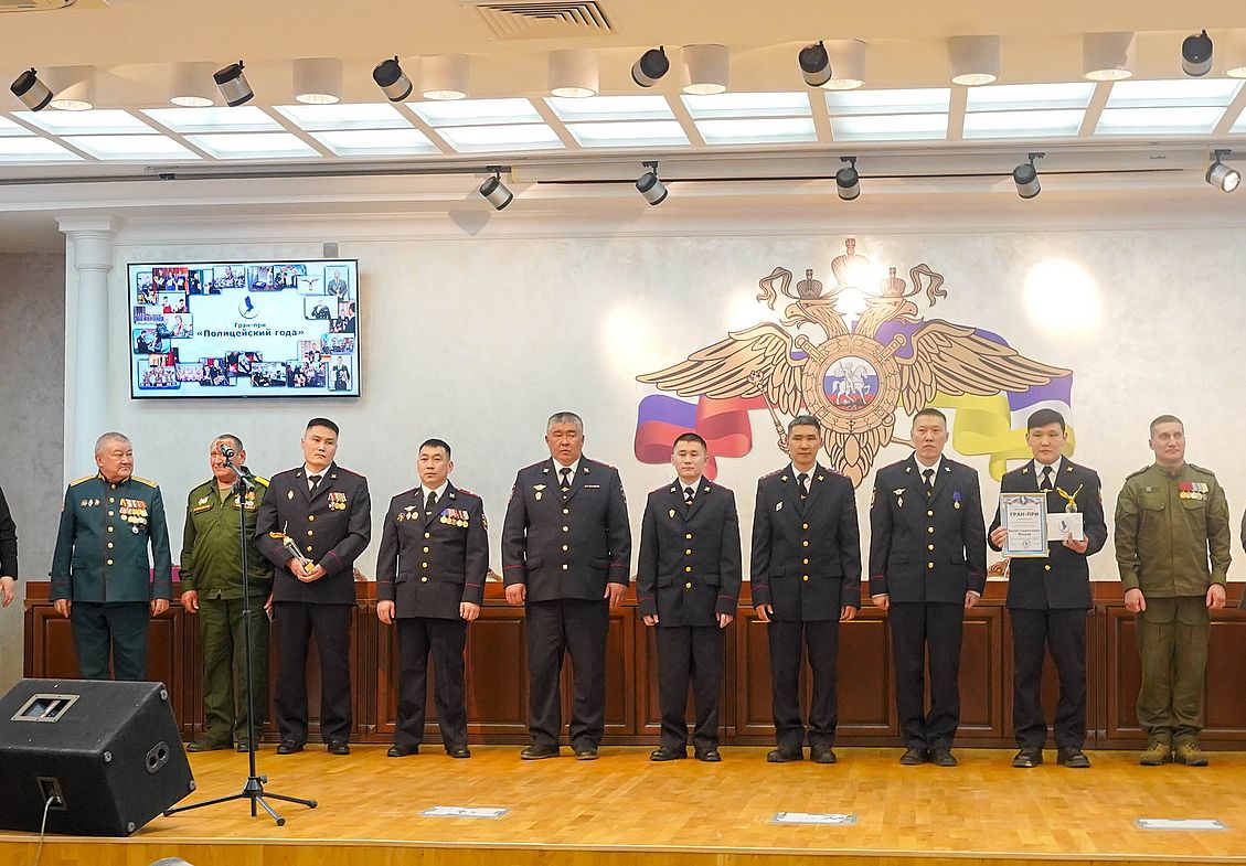 Лучшим полицейским 2025 года в Бурятии стал участник расследования резонансных дел о коррупции Лучшим полицейским 2025 года в Бурятии стал участник расследования резонансных дел о коррупции