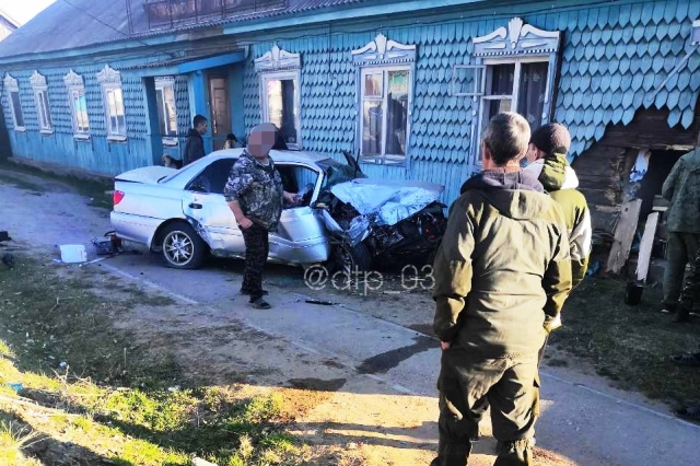 В Бурятии водитель погиб, врезавшись в жилой дом В Бурятии водитель погиб, врезавшись в жилой дом