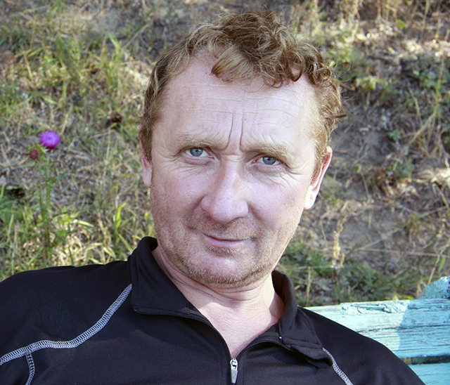 Евгений Федотов: «По отцовской фамилии я нашёл около четырёх тысяч родственников, а моя коллега по архиву подробно изучила 50 фамилий в своей родословной — можно представить, сколько там насчитывается человек!» Евгений Федотов: «По отцовской фамилии я нашёл около четырёх тысяч родственников, а моя коллега по архиву подробно изучила 50 фамилий в своей родословной — можно представить, сколько там насчитывается человек!»