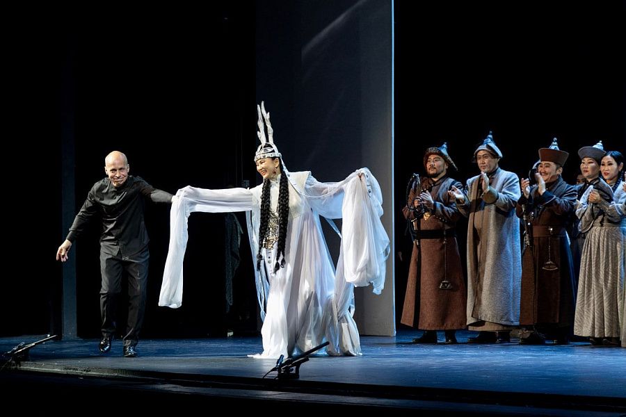 Бурятский театр оперы и балета с успехом показал балет «Талисман» и оперу «Эреэхэн» в Москве Бурятский театр оперы и балета с успехом показал балет «Талисман» и оперу «Эреэхэн» в Москве