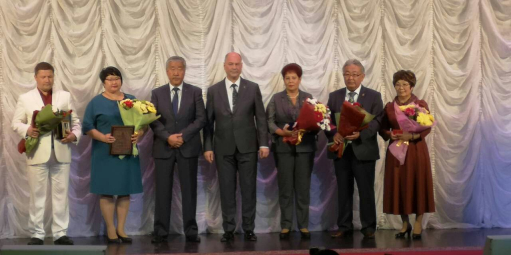В Улан-Удэ состоялось торжественное собрание общественности, посвященное Дню города В Улан-Удэ состоялось торжественное собрание общественности, посвященное Дню города