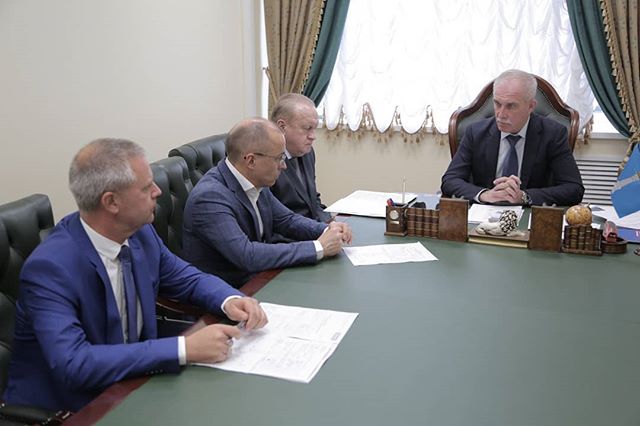 Губернатор Ульяновской области сократил зарплату своим чиновникам Губернатор Ульяновской области сократил зарплату своим чиновникам